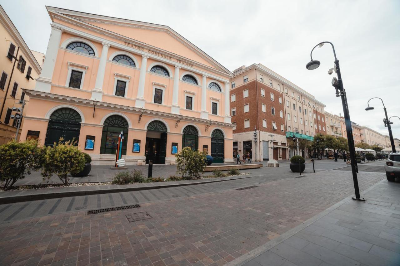Апартаменты Domus Cavour Чивитавеккья Экстерьер фото